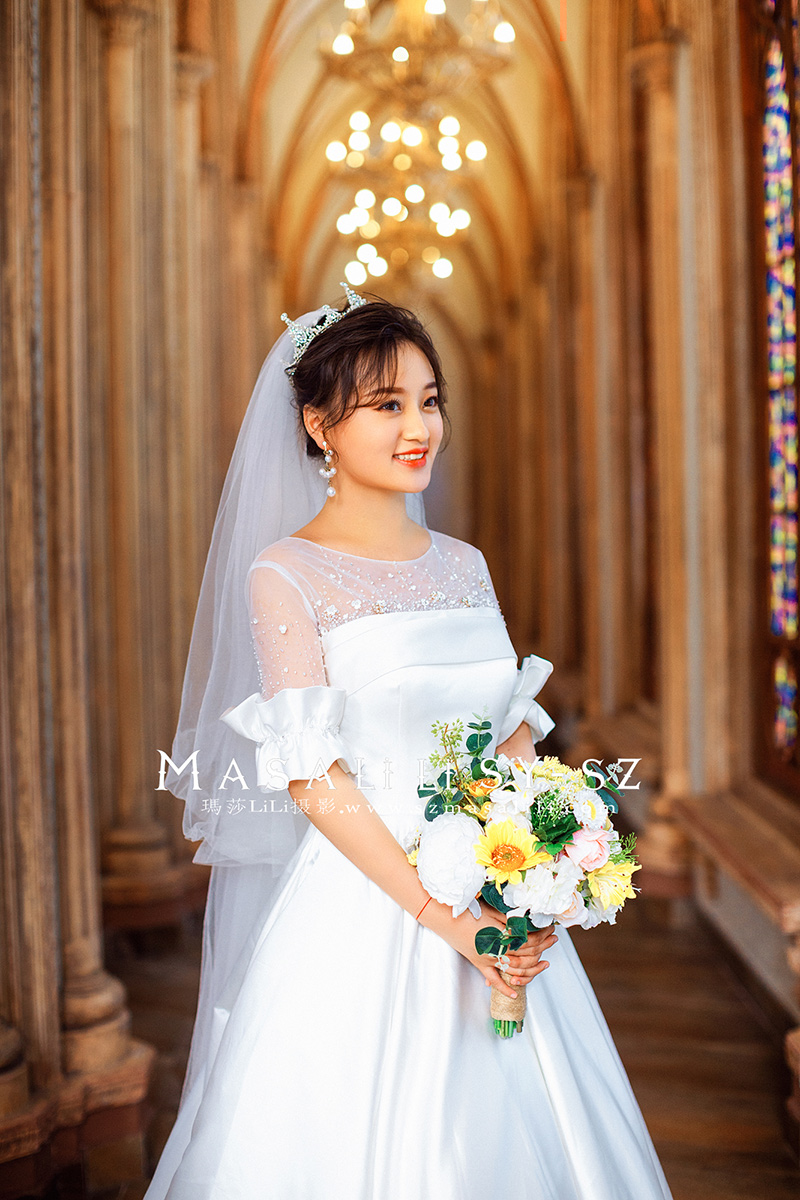 刘先生&董小姐文艺旅拍婚纱照                             欧式城堡教堂街拍婚纱照瑪莎LiLi出品