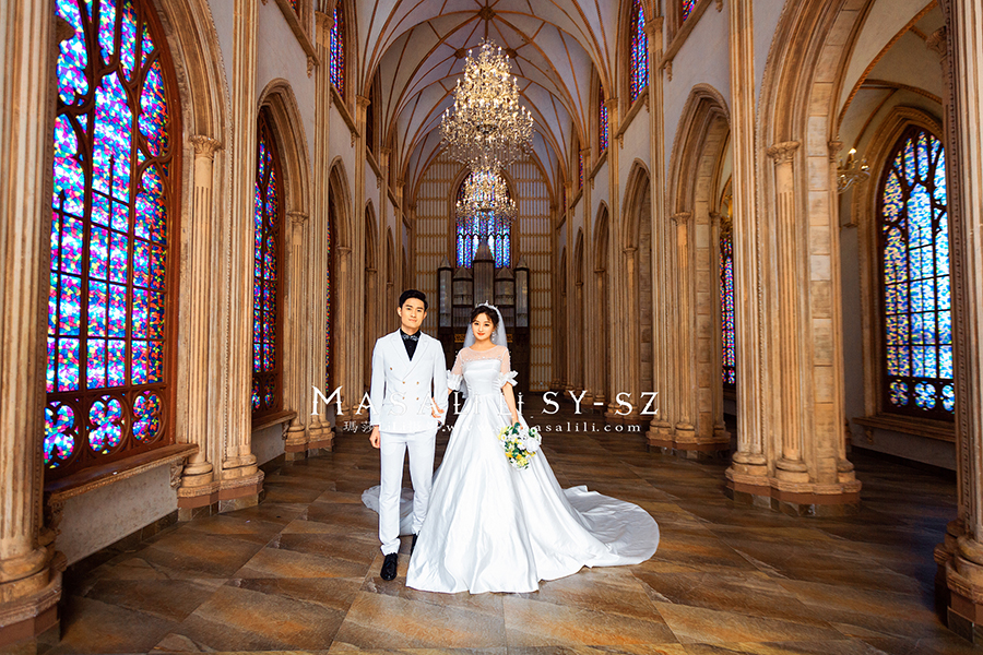 刘先生&董小姐文艺旅拍婚纱照                             欧式城堡教堂街拍婚纱照瑪莎LiLi出品