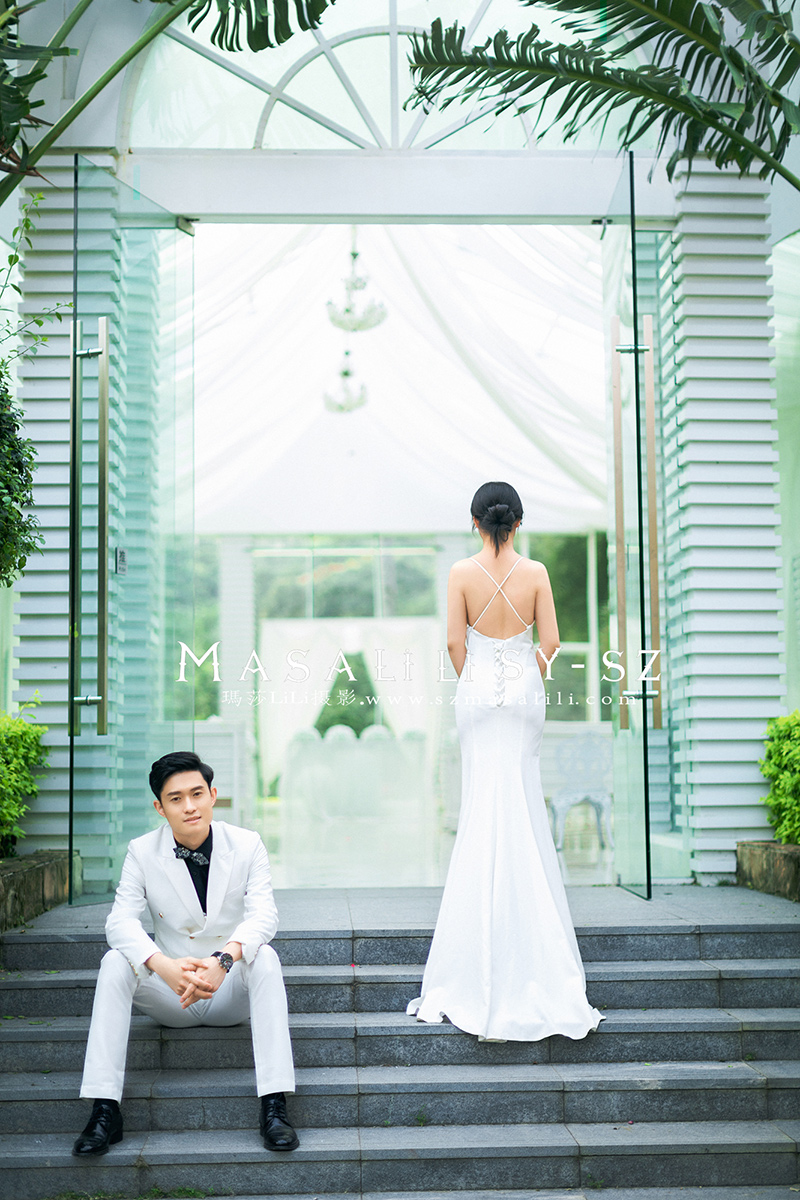 刘先生&董小姐文艺旅拍婚纱照                             欧式城堡教堂街拍婚纱照瑪莎LiLi出品