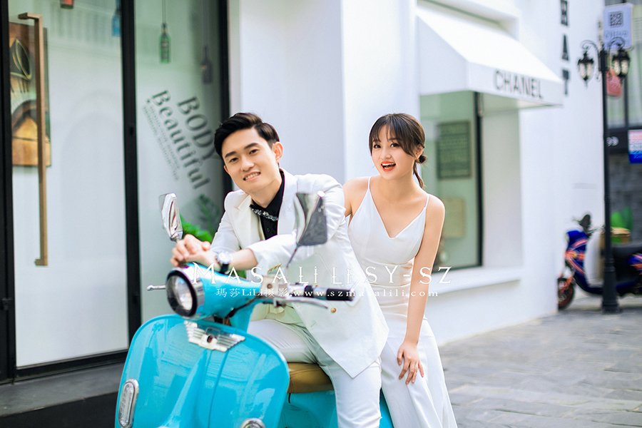 刘先生&董小姐文艺旅拍婚纱照                             欧式城堡教堂街拍婚纱照瑪莎LiLi出品