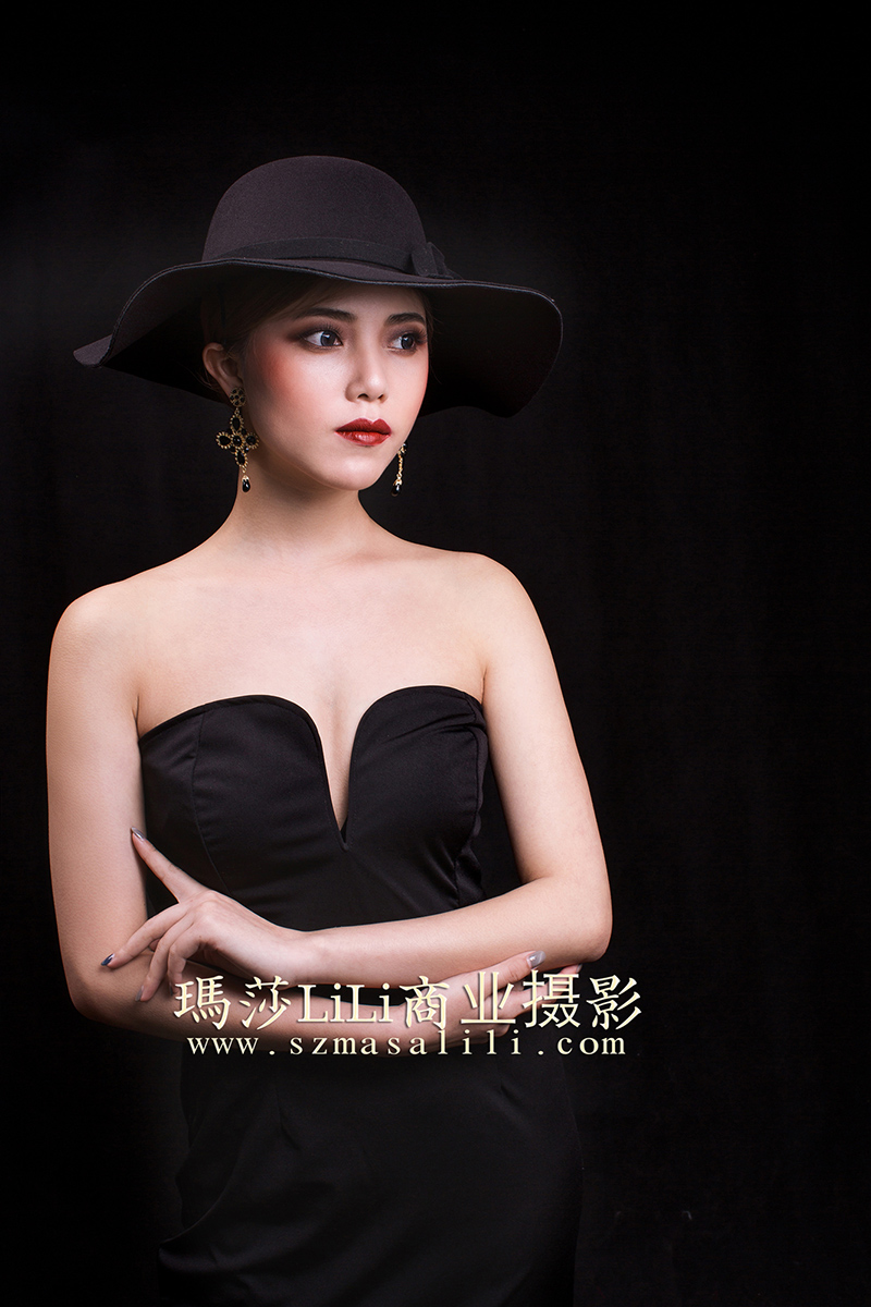 时尚形象照                                   深圳形象照企业老总形象照定制拍摄