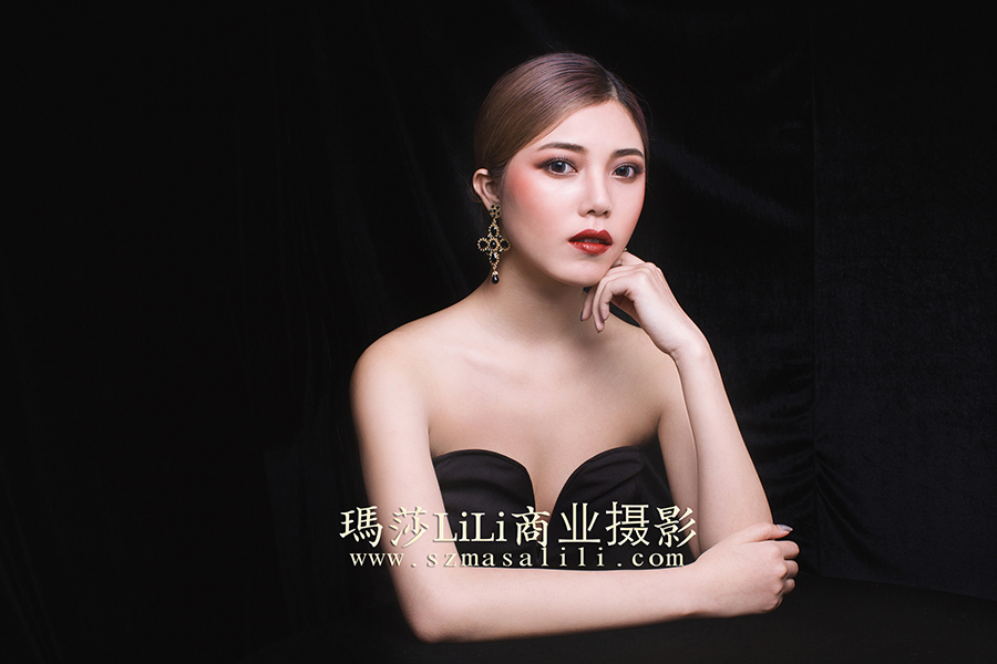 时尚形象照                                   深圳形象照企业老总形象照定制拍摄