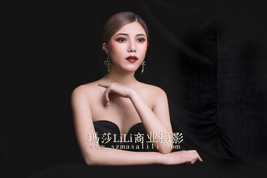 时尚形象照                                   深圳形象照企业老总形象照定制拍摄