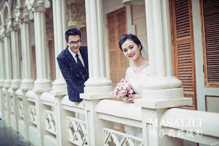 牛先生&王小姐欧洲城堡婚纱照                                                                                                                                                                                                 下雨天创意大片深圳玫瑰小镇影视基地
