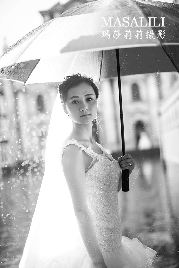 牛先生&王小姐欧洲城堡婚纱照                                                                                                                                                                                                 下雨天创意大片深圳玫瑰小镇影视基地
