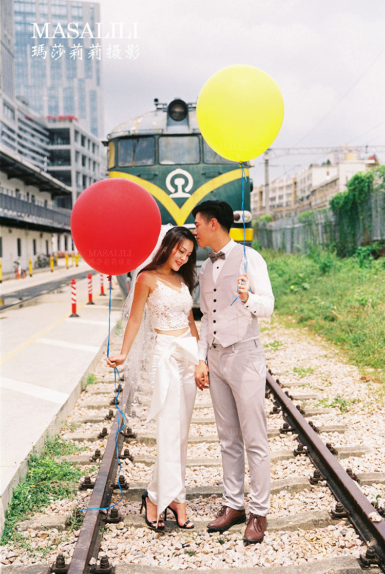 王小姐夫妇      电影胶片婚纱照
