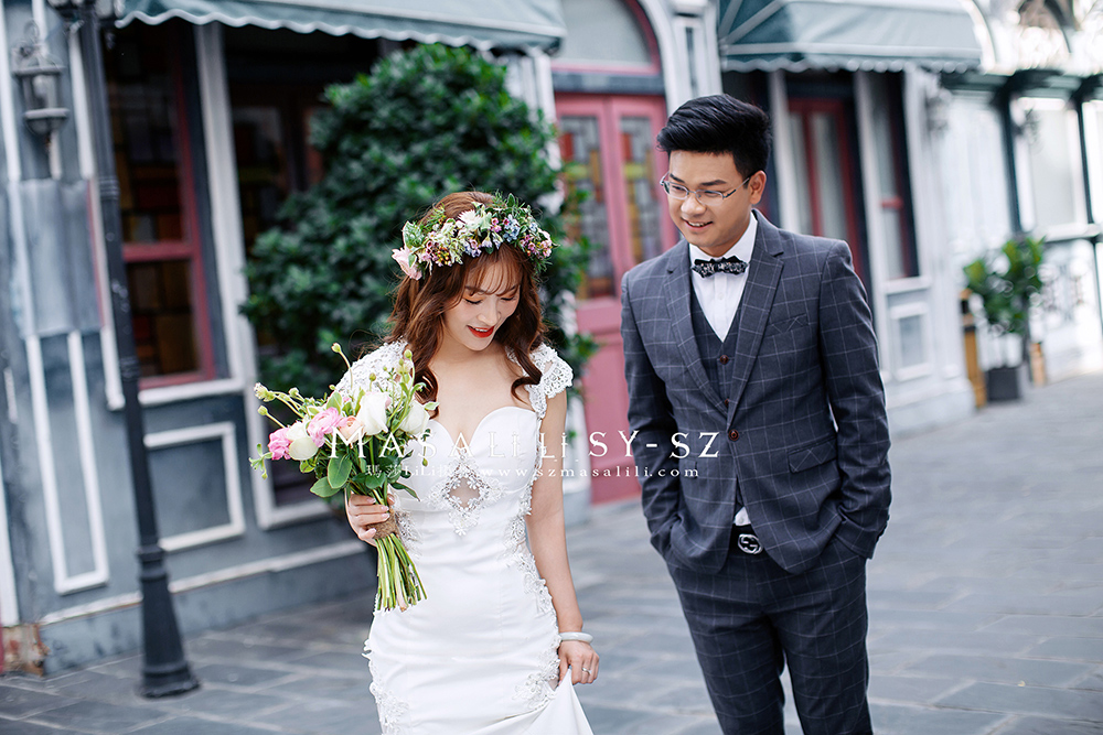 王小姐夫妇玫瑰小镇欧式城堡婚纱照