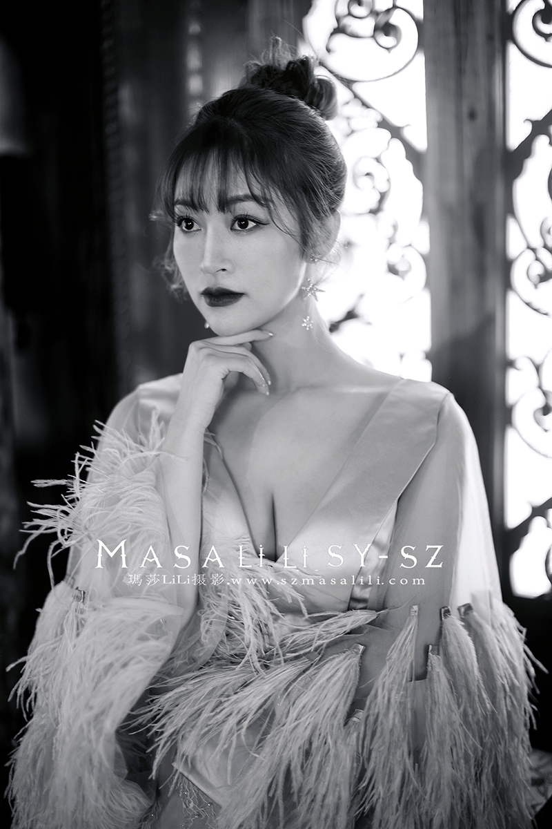 王小姐夫妇玫瑰小镇欧式城堡婚纱照