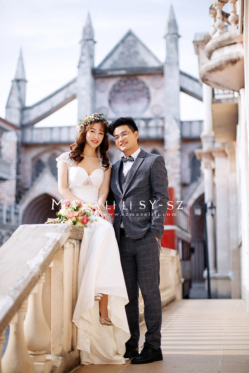 王小姐夫妇玫瑰小镇欧式城堡婚纱照