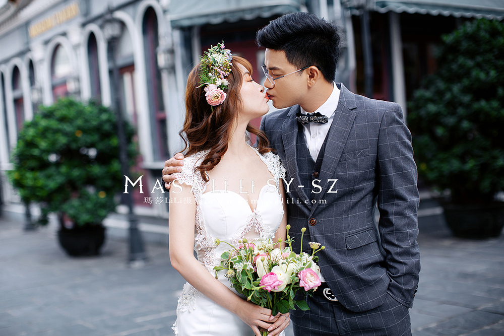 王小姐夫妇玫瑰小镇欧式城堡婚纱照