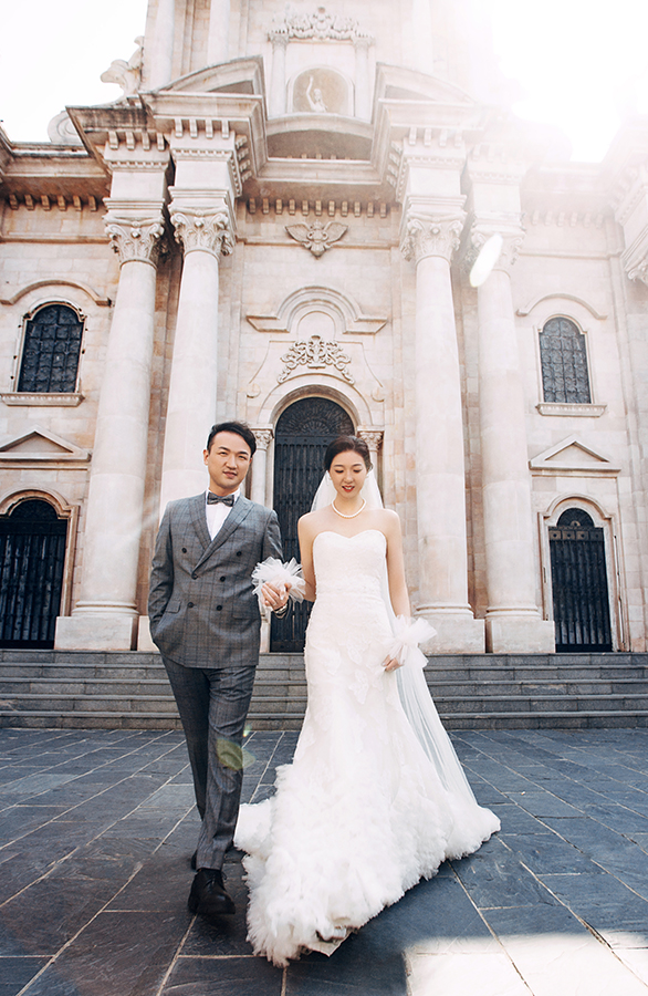 王小姐&田先生玫瑰小镇欧式城堡教堂中式婚纱照