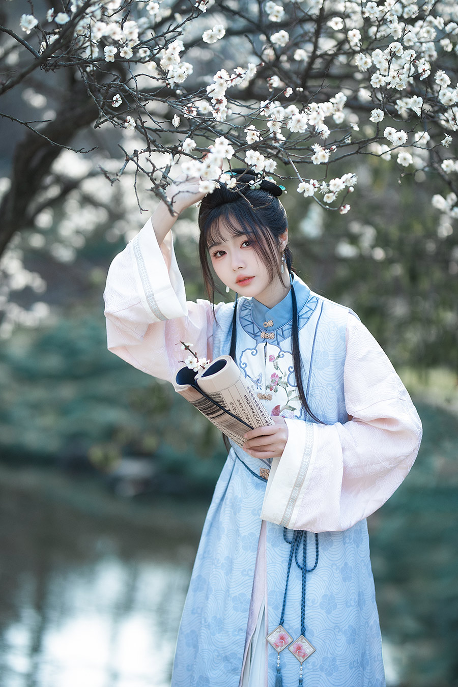 杨小姐梅园                         外景汉服写真