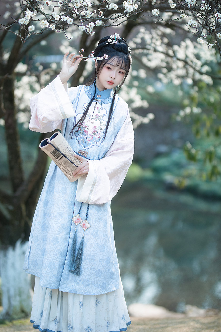 杨小姐梅园                         外景汉服写真